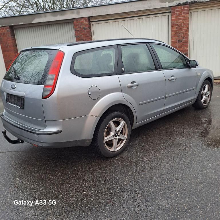 Gebraucht Ford Focus Ghia 145 PS (106 kW) 2005 Grau Kombi