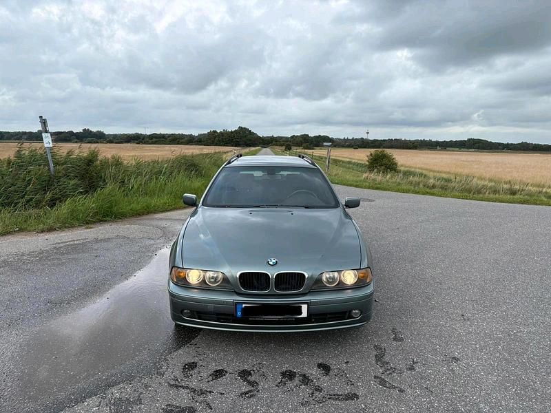 Grün Gebraucht 2003 BMW 530 Kombi | 4.000 € (Fairer Preis) - Bild 1/4