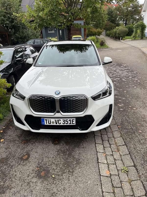 Gebraucht 2025 BMW iX1 SUV | 53.900 € (Teuer) - Bild 1/4