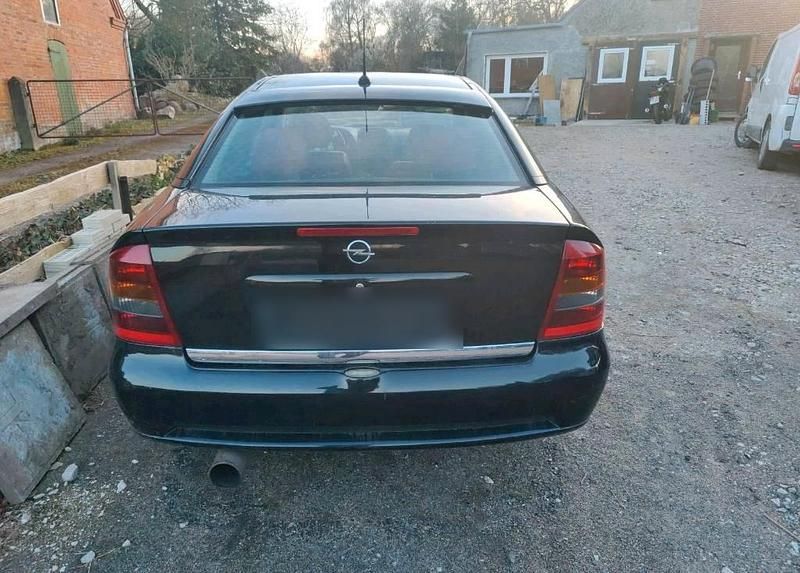 Second-hand Opel Astra 200 CP (147 kW) 2001 Negru Coupe
