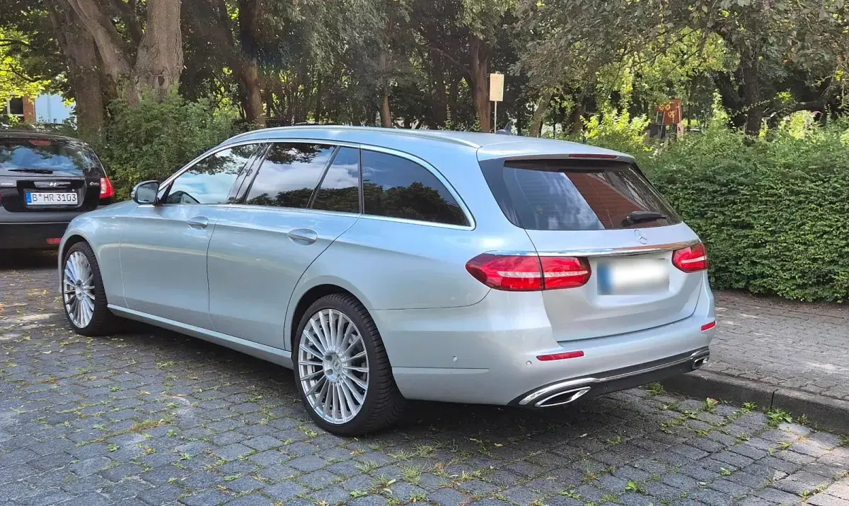 Gebraucht Mercedes E220 Avantgarde 194 PS (142 kW) 2020 Silber Kombi