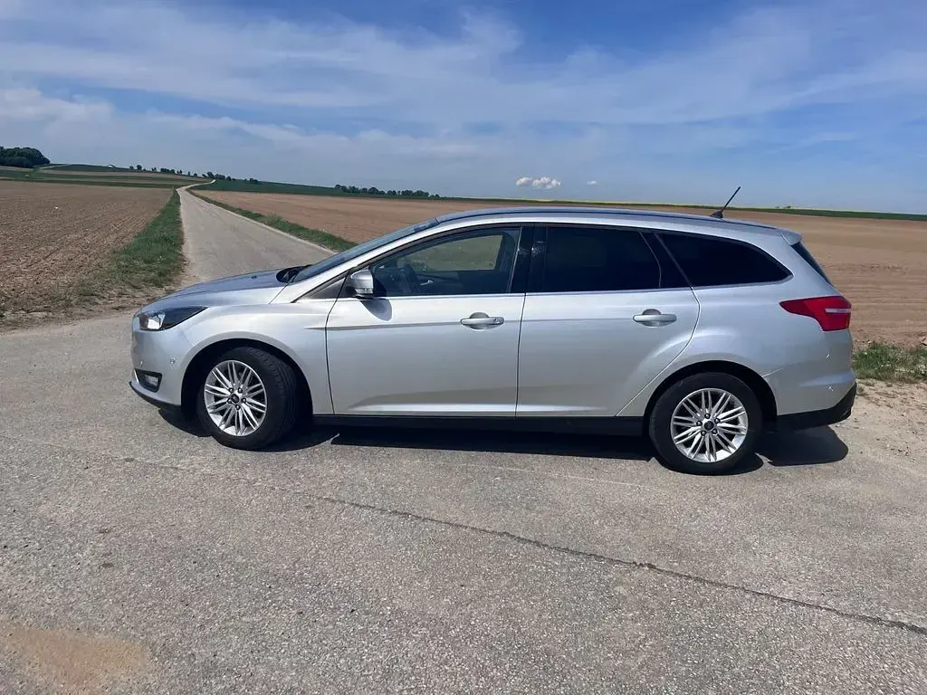 Gebraucht Ford Focus Cool & Connect 125 PS (91 kW) 2018 Silber Limousine