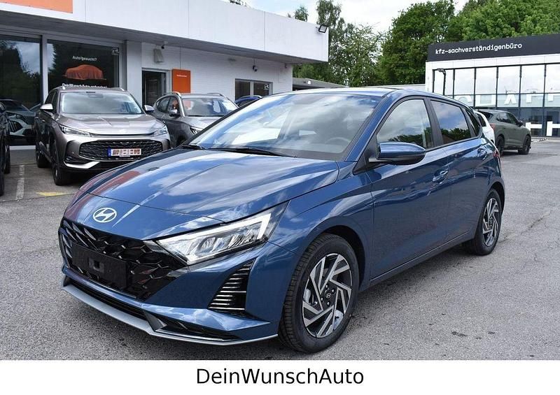 Neu Hyundai i20 90 PS (66 kW) 2025 Blau Limousine