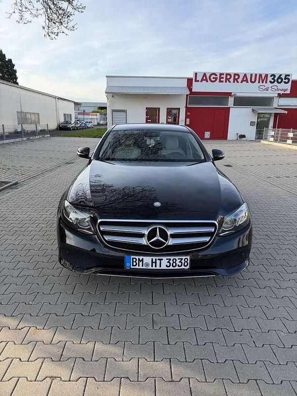 Second-hand Mercedes E200 184 CP (135 kW) 2016 Negru Berlinǎ