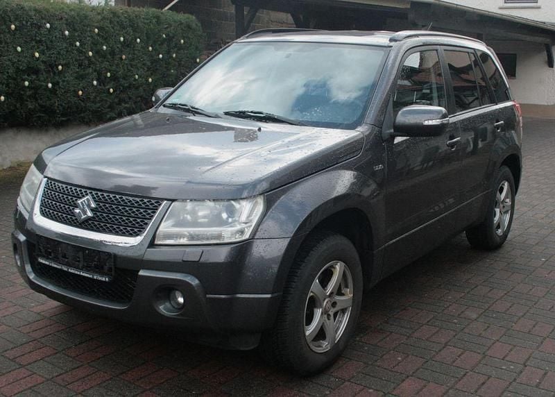 Gebraucht Suzuki Grand Vitara 129 PS (94 kW) 2012 Grau SUV