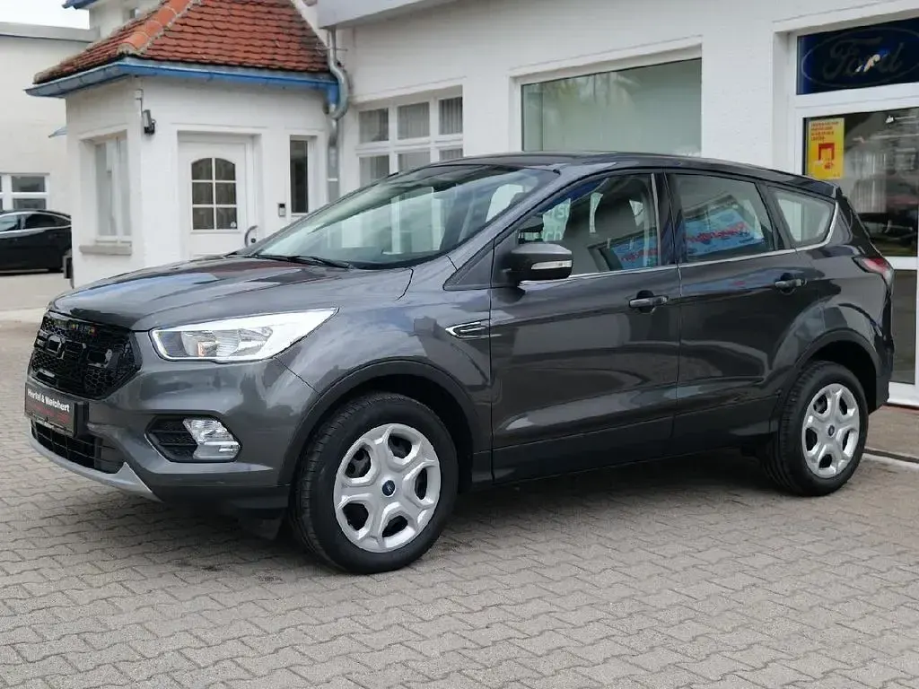 Gebraucht Ford Kuga Trend 150 PS (110 kW) 2017 Magneticgrau (metallic) SUV