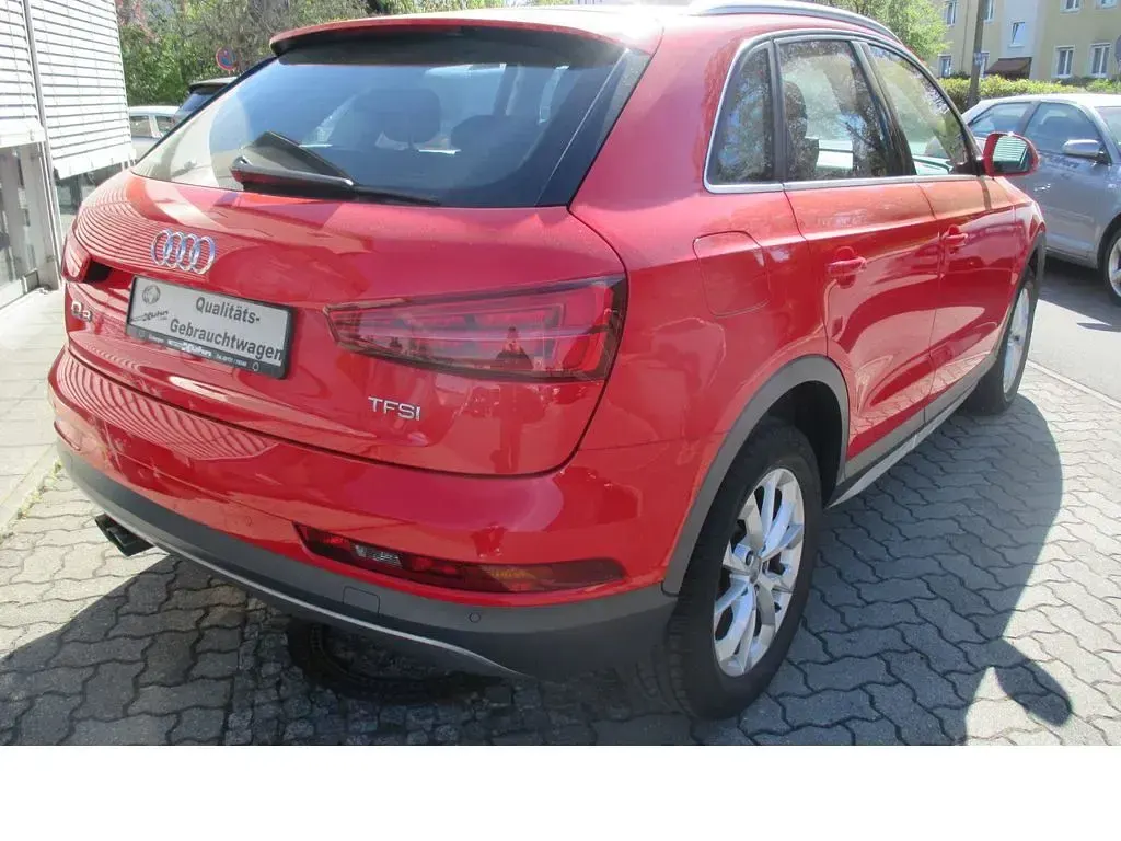 Gebraucht Audi Q3 Design 150 PS (110 kW) 2015 Misanorot perleffekt SUV