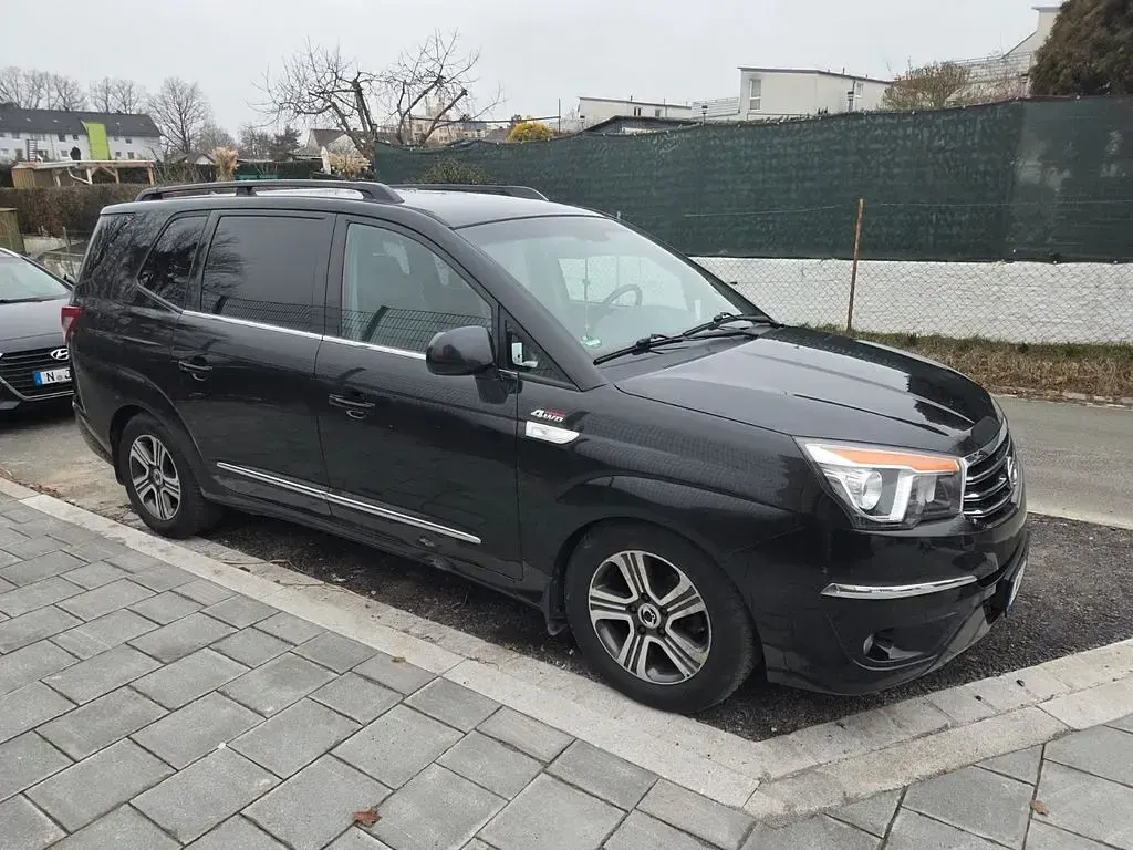 Gebraucht SsangYong Rodius Sapphire 155 PS (114 kW) 2015 Schwarz Van / Kleinbus