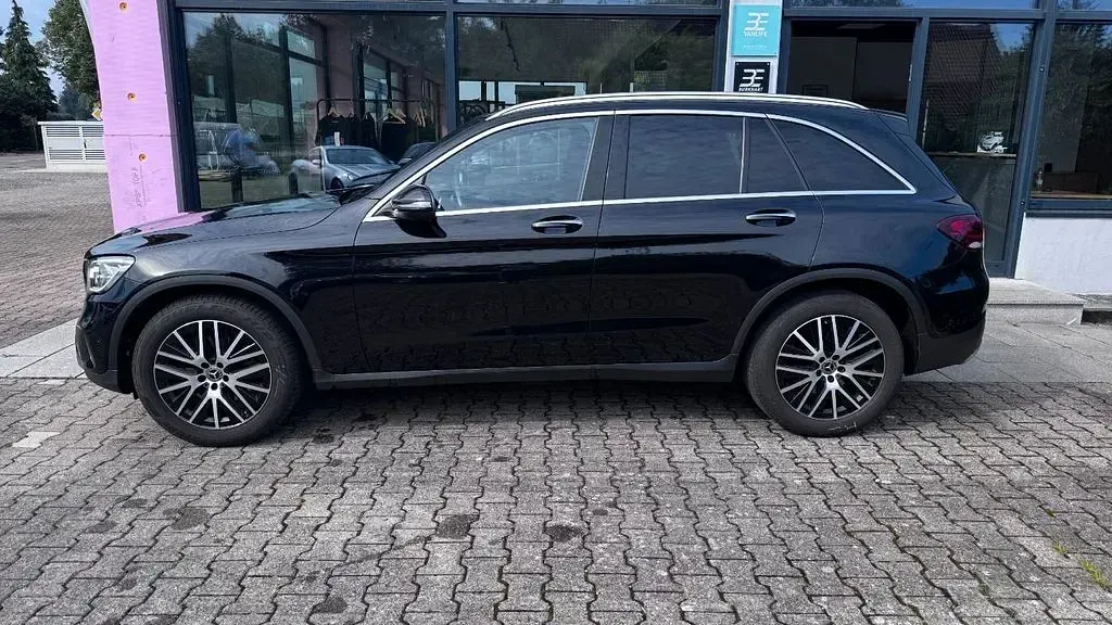 Gebraucht Mercedes GLC220 194 PS (142 kW) 2022 Schwarz SUV