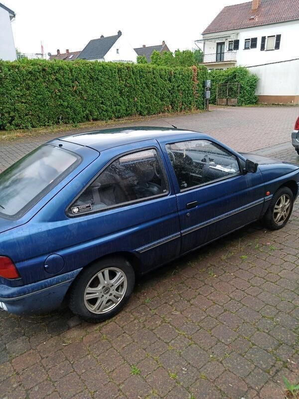 Blau Gebraucht 1994 Ford Escort Limousine | 400 € - Bild 1/4