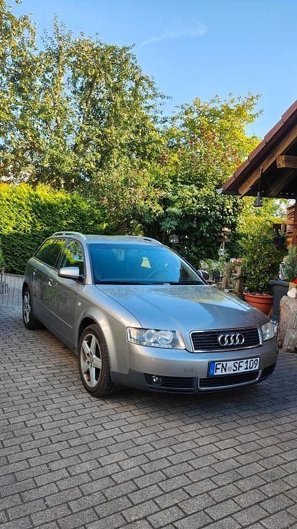 Grau Gebraucht 2002 Audi A4 Kombi | 880 € (Superpreis) - Bild 1/4