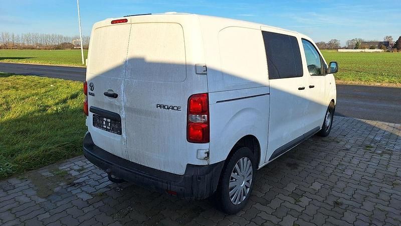 Gebraucht Toyota Proace 122 PS (89 kW) 2021 Weiß Van / Kleinbus