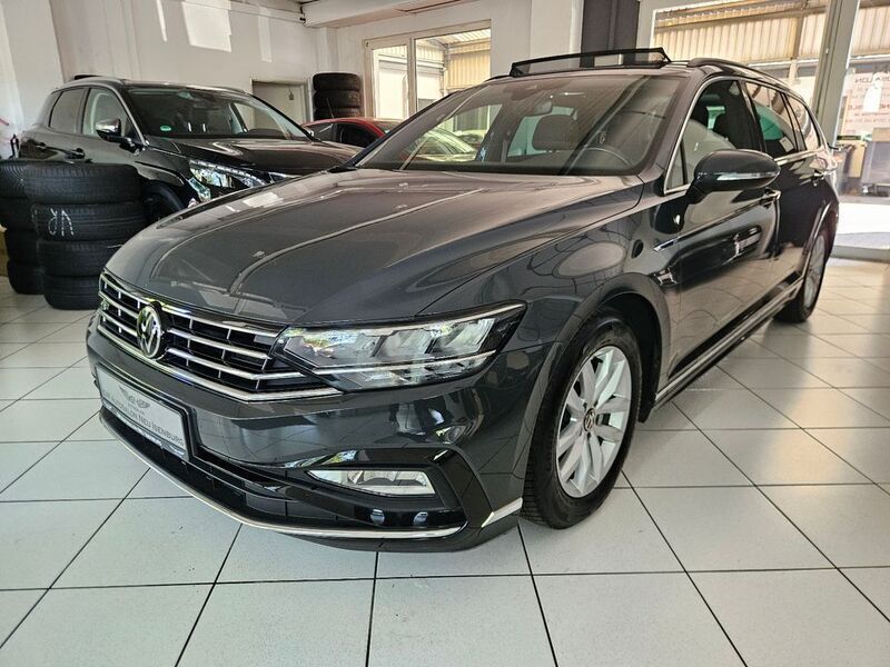 Grau Gebraucht 2021 VW Passat R-line Limousine | 26.900 € - Bild 1/4