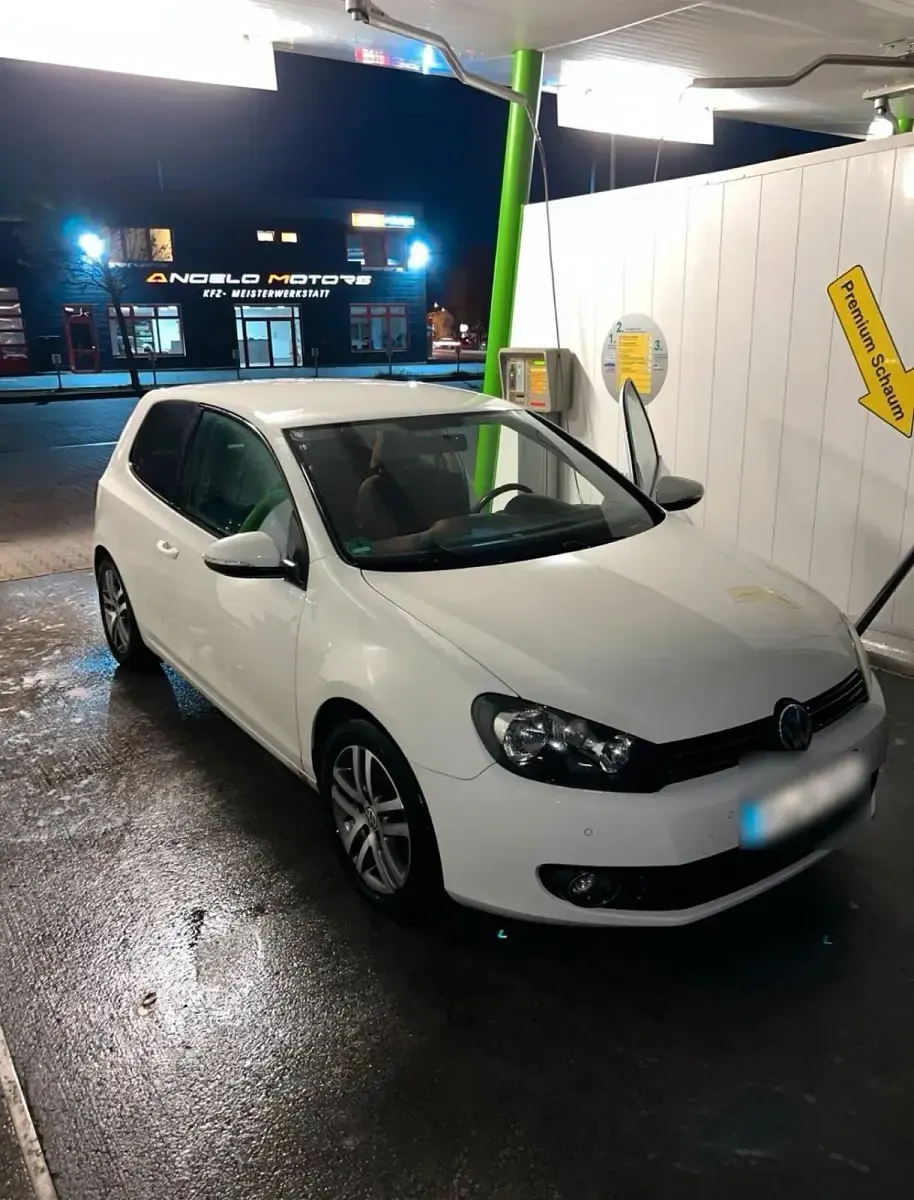 Gebraucht VW Golf VI 122 PS (89 kW) 2010 Weiß Kleinwagen