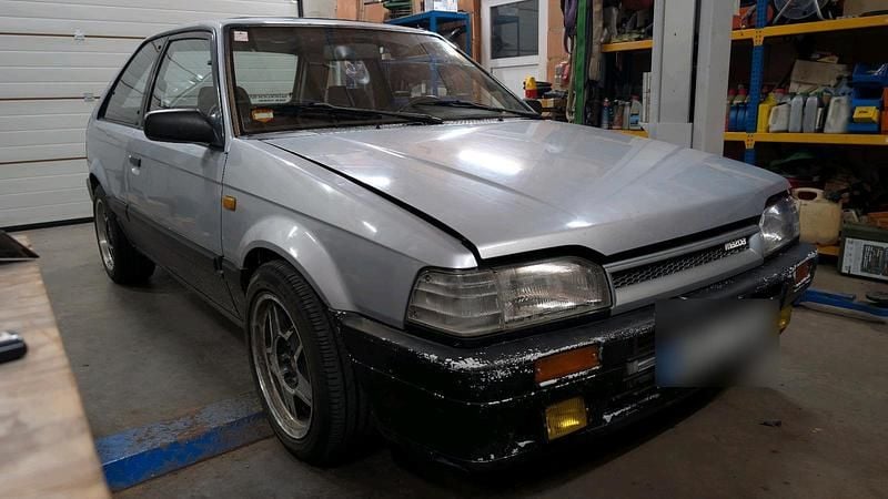 Gebraucht Mazda 323 180 PS (132 kW) 1988 Silber Kleinwagen