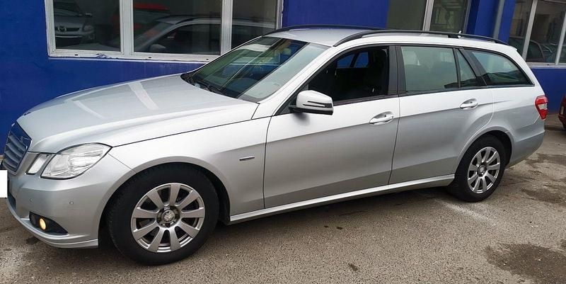Gebraucht Mercedes E250 204 PS (150 kW) 2012 Silber Kombi