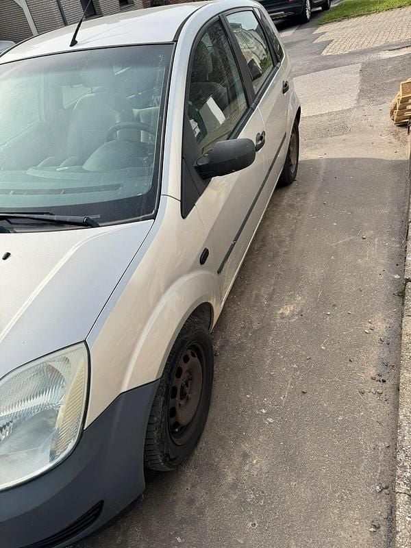 Usata Ford Fiesta 59 CV (43 kW) 2003 Argento Utilitaria