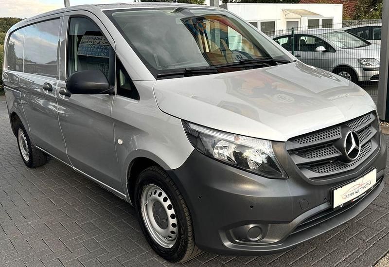 Silber Gebraucht 2017 Mercedes Vito Van / Kleinbus | 14.999 € (Superpreis) - Bild 1/4