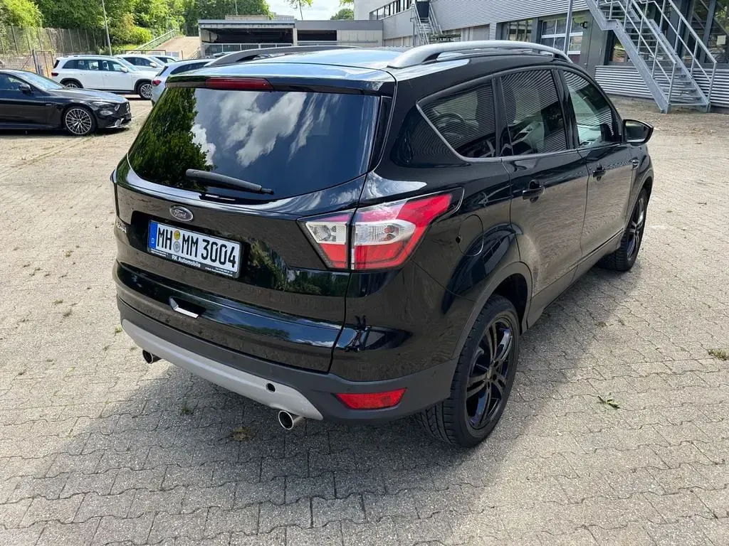 Używany Ford Kuga Titanium 150 KM (110 kW) 2017 Czarny SUV