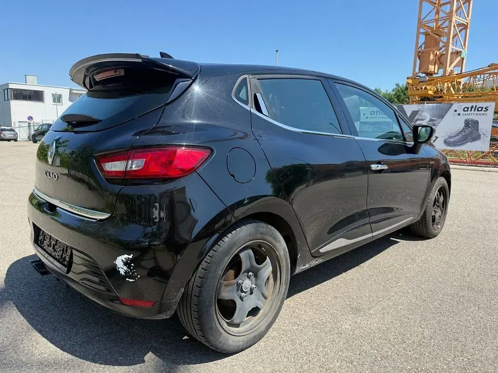 Używany Renault Clio IV 73 KM (53 kW) 2016 Czarny Sedan/Limuzyna