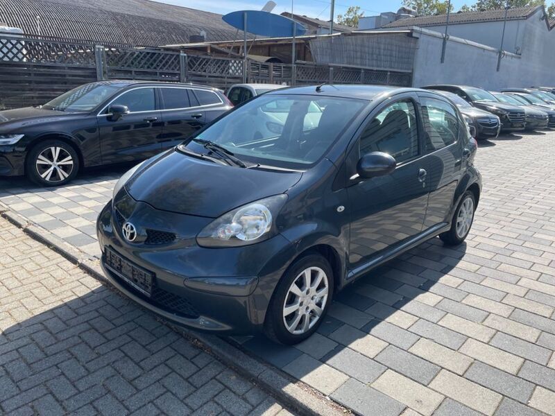 Grau Gebraucht 2006 Toyota Aygo City Kleinwagen | 2.700 € (Fairer Preis) - Bild 1/4