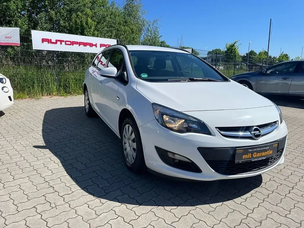 Gebraucht Opel Astra Selection 110 PS (80 kW) 2015 Weiß Kombi