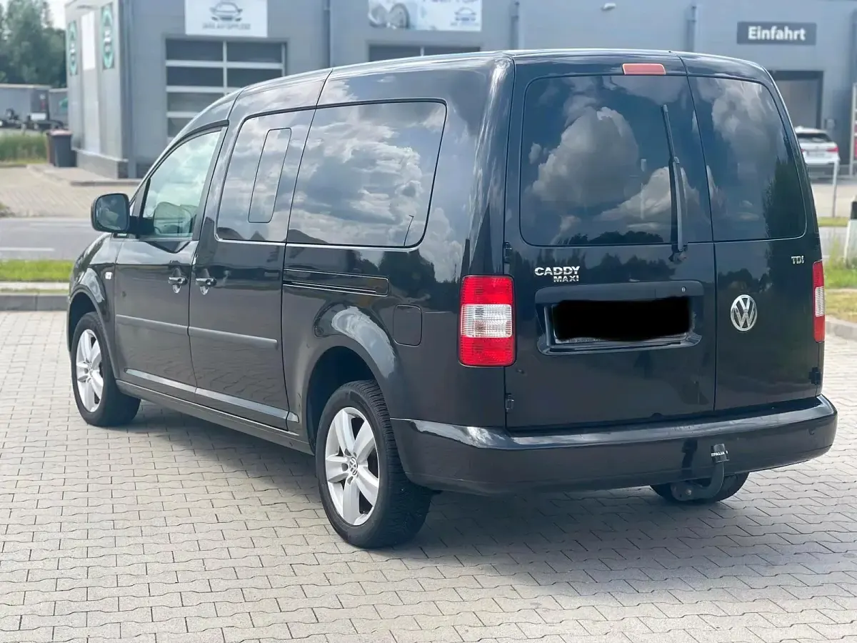 Gebraucht VW Caddy Maxi 105 PS (77 kW) 2010 Schwarz Van / Kleinbus