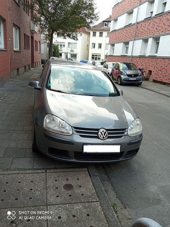 Grau Gebraucht 2006 VW Golf V Trendline Limousine | 2.800 € (Guter Preis) - Bild 1/4