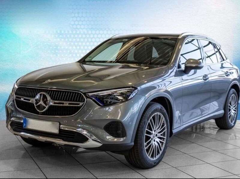 Grau Gebraucht 2022 Mercedes GLC200 SUV | 53.900 € (Teuer) - Bild 1/4