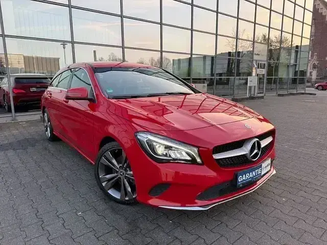 Gebraucht Mercedes CLA180 Shooting Brake AMG 122 PS (89 kW) 2017 Rot Kombi