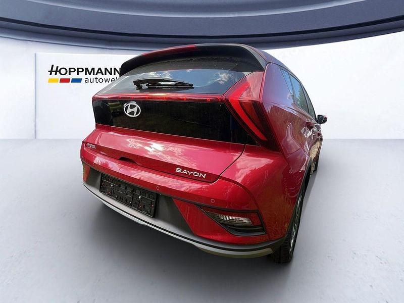 Neu Hyundai Bayon 101 PS (74 kW) 2025 Rot SUV