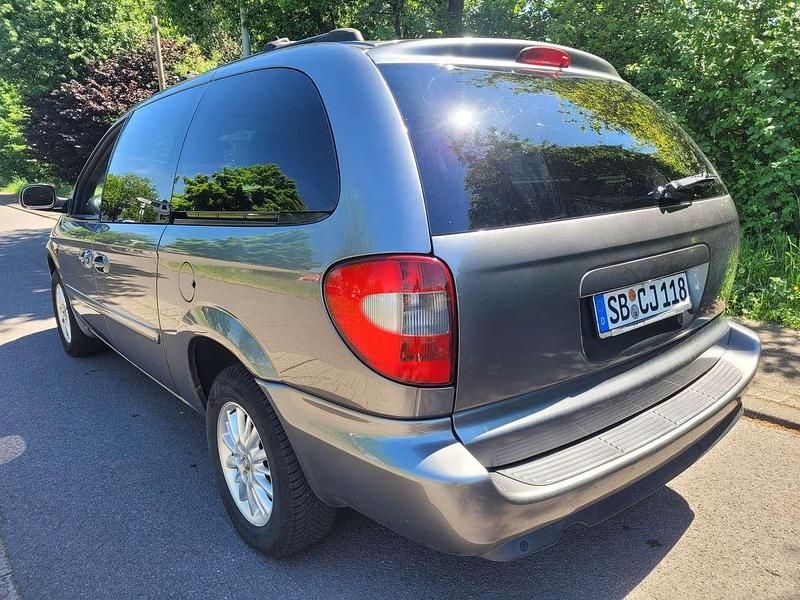 Grau Gebraucht 2006 Chrysler Voyager Van / Kleinbus | 2.400 € (Fairer Preis) - Bild 1/4