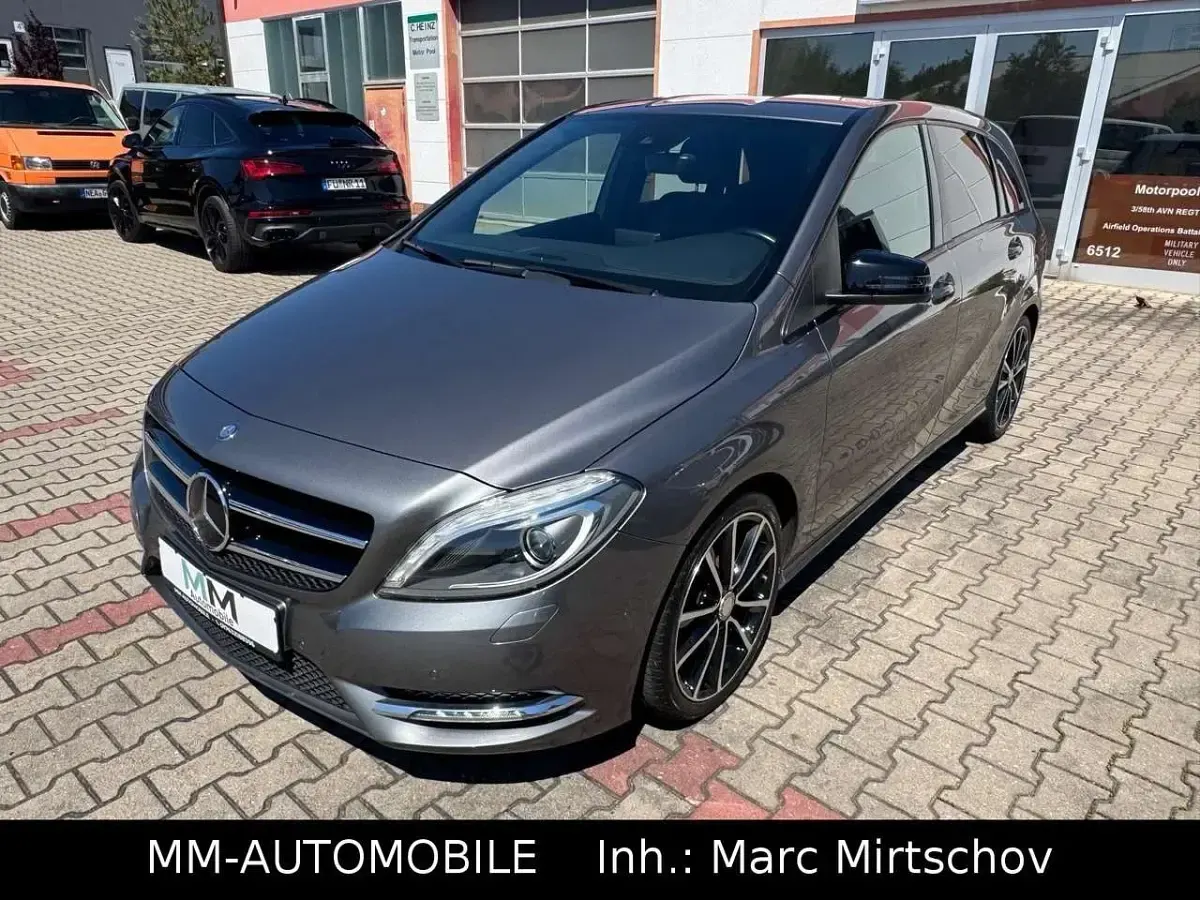 Gebraucht Mercedes B200 136 PS (100 kW) 2014 Mountaingrau Kleinwagen