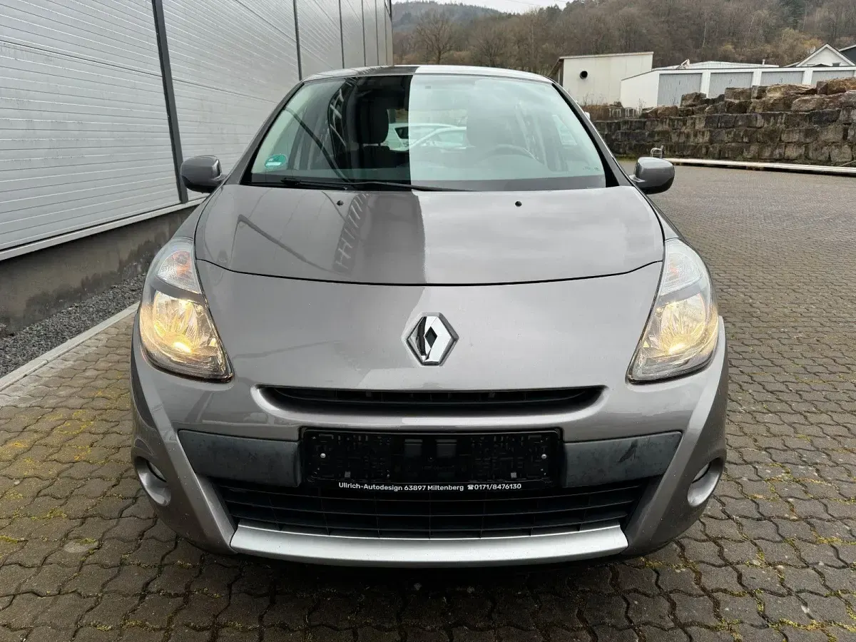 Gebraucht Renault Clio III Dynamique 103 PS (75 kW) 2011 Grau Limousine