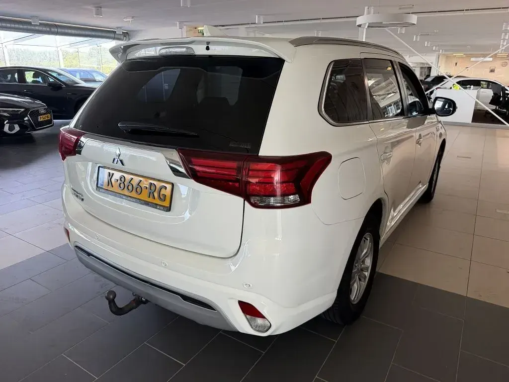 Gebraucht Mitsubishi Outlander P-HEV 135 PS (99 kW) 2021 Weiß SUV