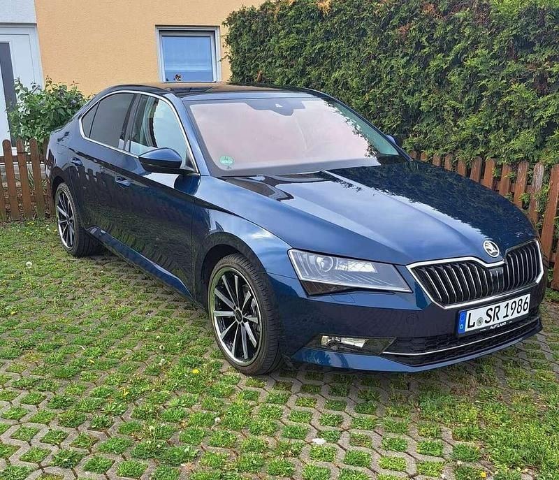 Blau Gebraucht 2016 Skoda Superb Ambition Limousine | 19.200 € (Fairer Preis) - Bild 1/4