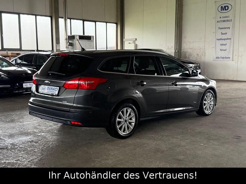 Gebraucht Ford Focus Titanium 125 PS (91 kW) 2018 Grau Kombi