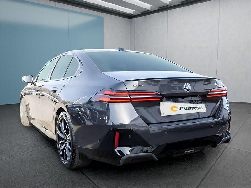 Gebraucht BMW 540 303 PS (222 kW) 2025 Grau Limousine
