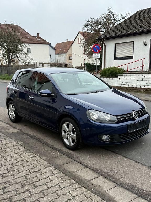 Gebraucht VW Golf VI Team 105 PS (77 kW) 2010 Blau Kleinwagen