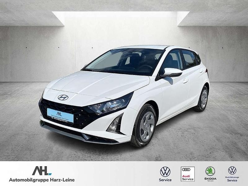 Weiß Neu 2025 Hyundai i20 Comfort Limousine | 18.467 € (Superpreis) - Bild 1/4