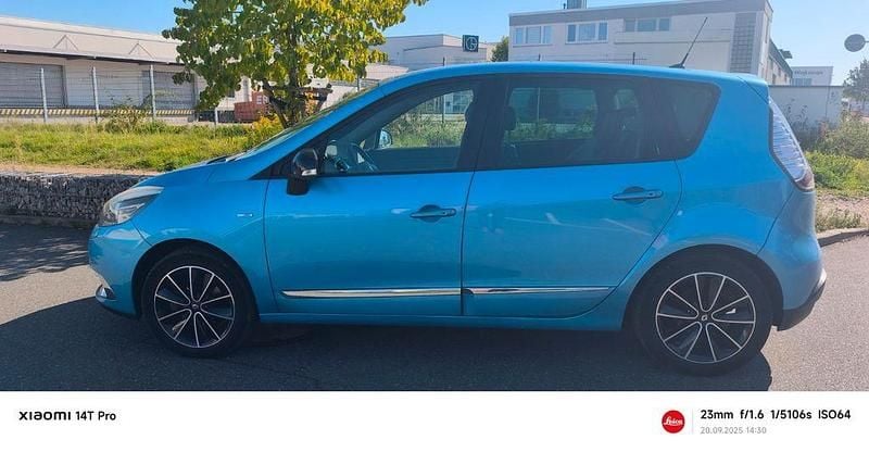 Blau Gebraucht 2013 Renault Scénic III Bose Edition Van / Kleinbus | 4.999 € (Guter Preis) - Bild 1/4