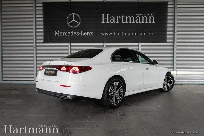 Gebraucht Mercedes E450 Avantgarde 381 PS (280 kW) 2024 Polarweiß Limousine