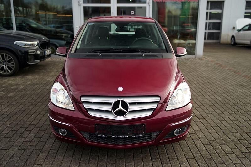 Gebraucht Mercedes B180 116 PS (85 kW) 2011 Rot Van / Kleinbus