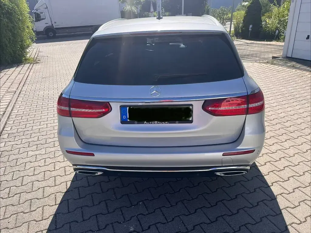 Gebraucht Mercedes E220 Avantgarde 194 PS (142 kW) 2018 Silber Kombi