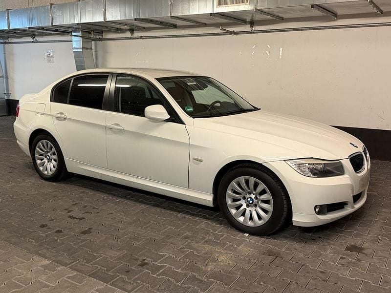 Gebraucht BMW 318 143 PS (105 kW) 2009 Weiß Limousine