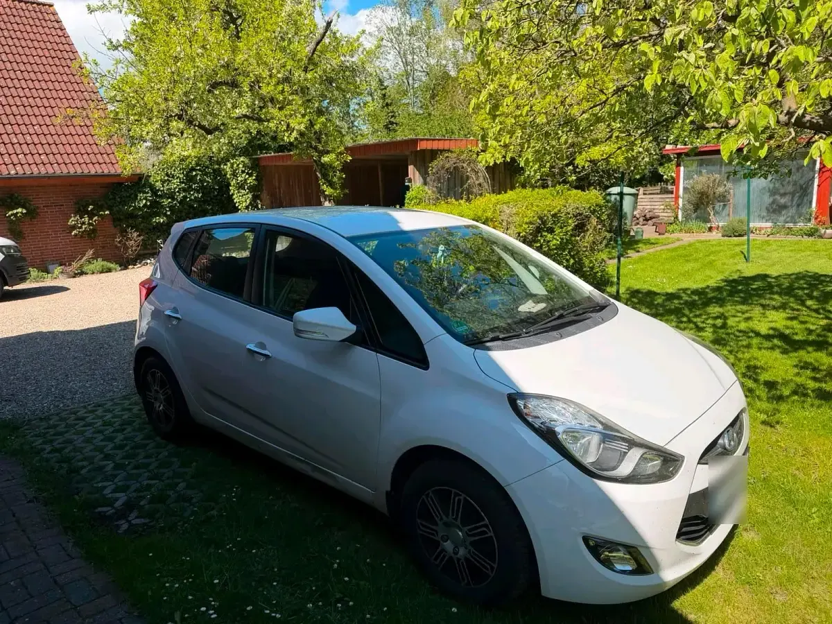 Gebraucht Hyundai ix20 90 PS (66 kW) 2012 Weiß Kleinwagen