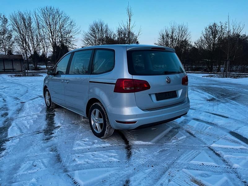Gebraucht VW Sharan 140 PS (102 kW) 2015 Silber Van / Kleinbus