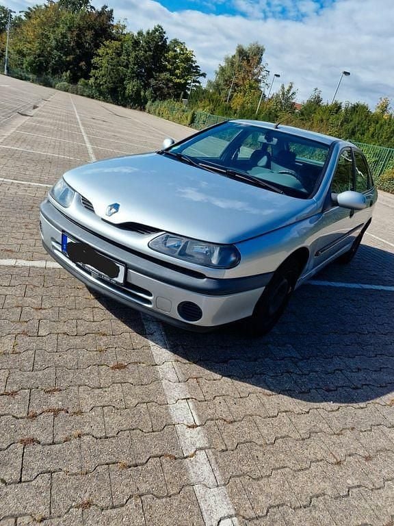 Silber Gebraucht 1998 Renault Laguna Limousine | 1.900 € - Bild 1/4