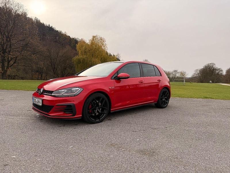 Rot Gebraucht 2017 VW Golf GTI Limousine | 17.499 € (Guter Preis) - Bild 1/4