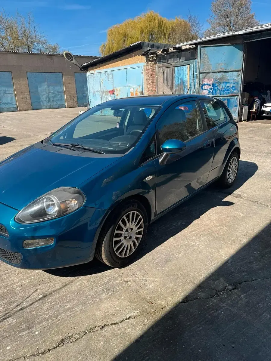 Gebraucht Fiat Punto 90 PS (66 kW) 2012 Grün Kleinwagen
